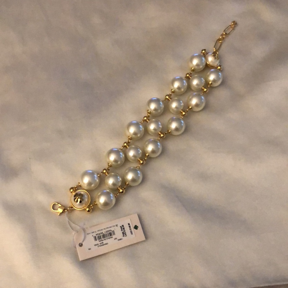 Kate Spade Gold Tone Pearls On Pearl Chunky Bracelet Spade Flower Motif NWT - Picture 10 of 13